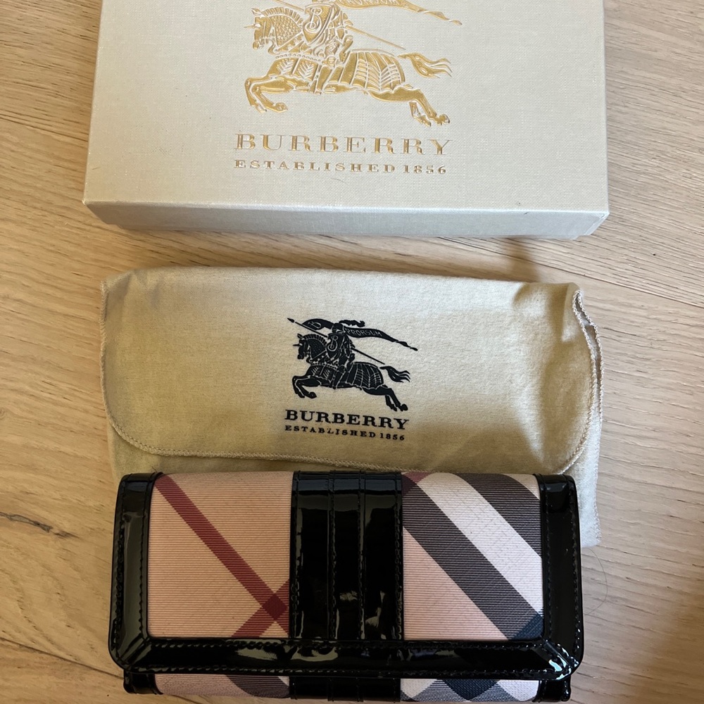 Burberry women’s wallet
